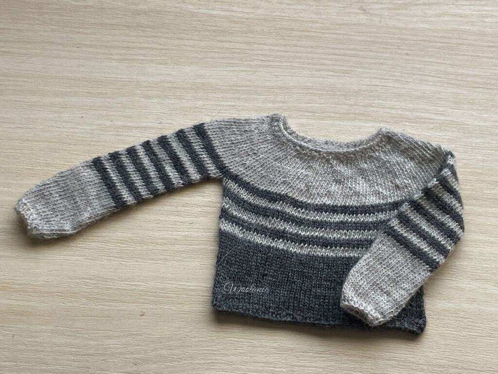 Jersey tejido a mano en alpaca gris con rayas, para SmartDoll.