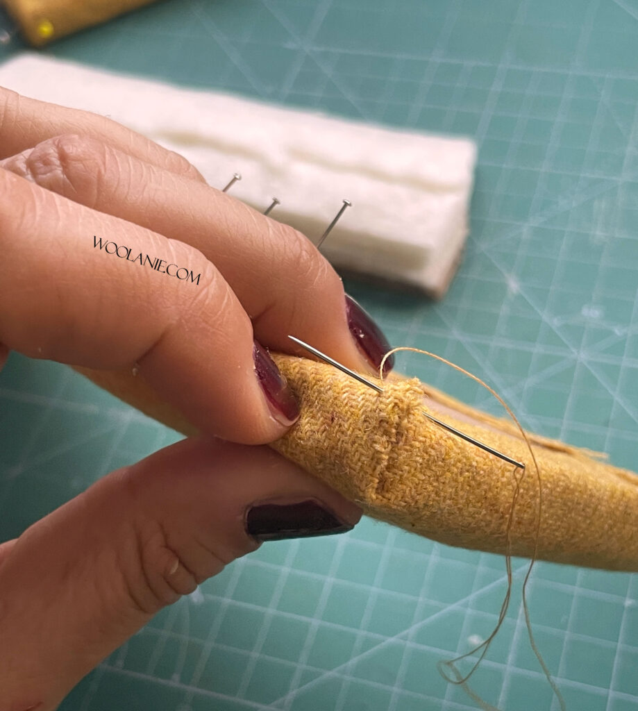 Cosiendo la tela del sofá