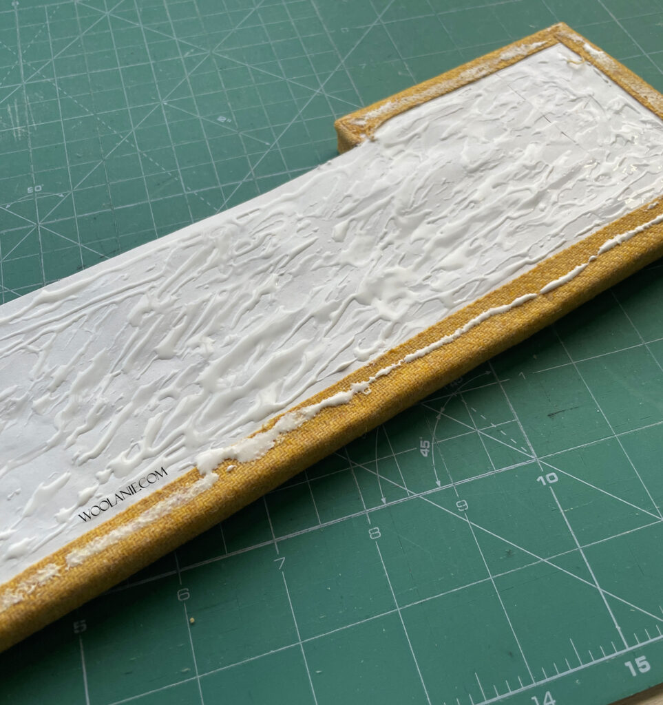 Base del sofá con cola blanca