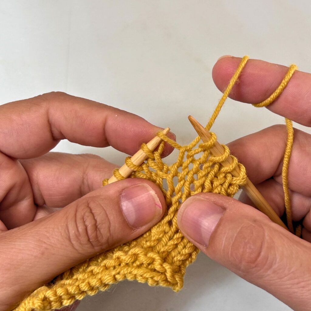 Libera la aguja derecha