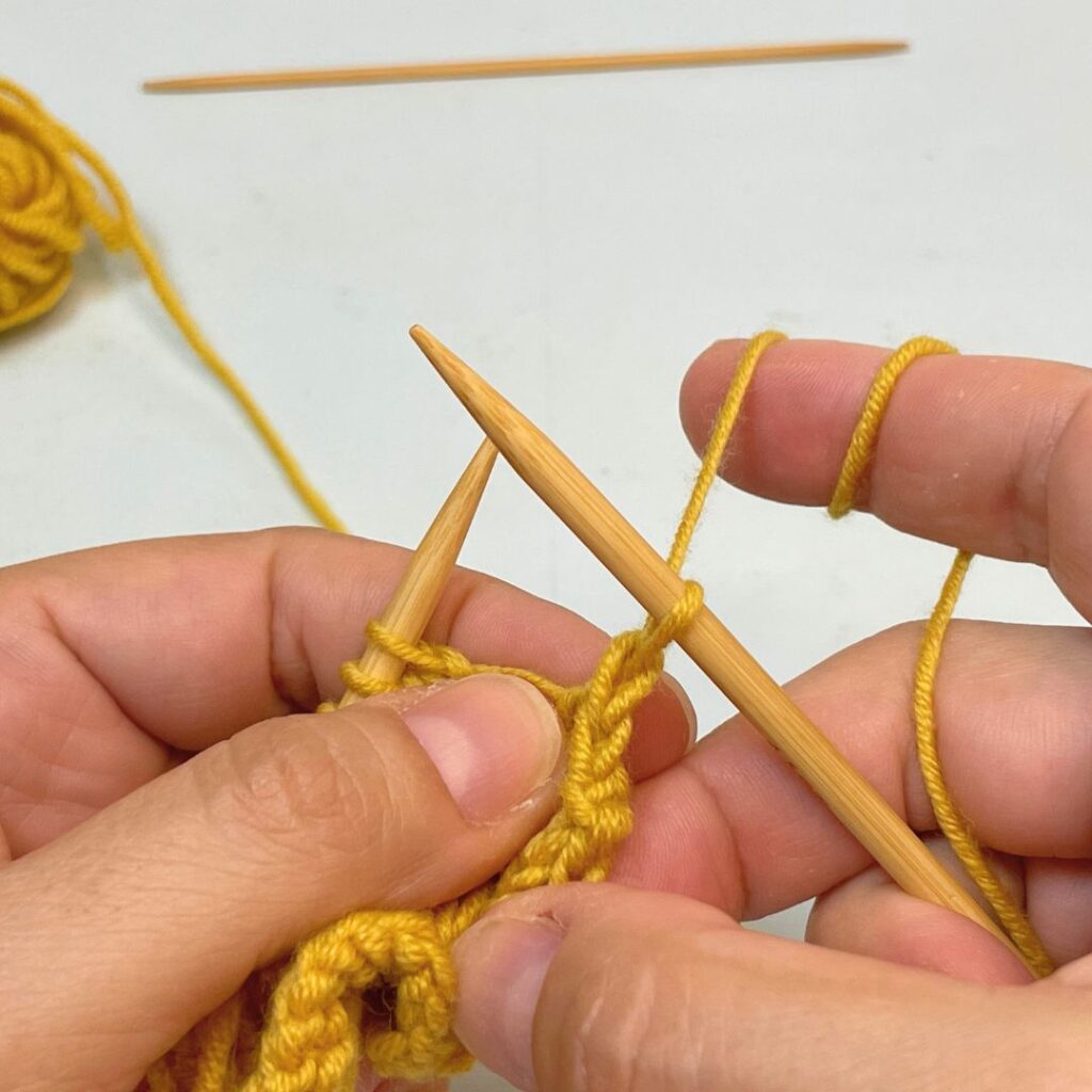 Cuando vas cerrando puntos empieza a formarse una trenza