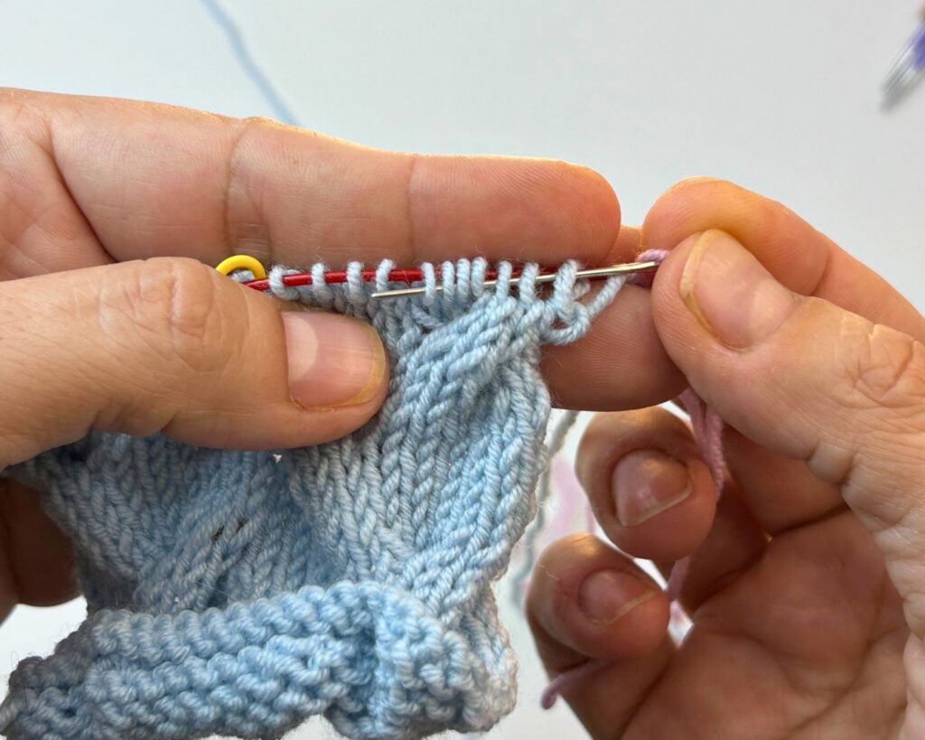 Pasar el hilo por todos los puntos de una vuelta completa