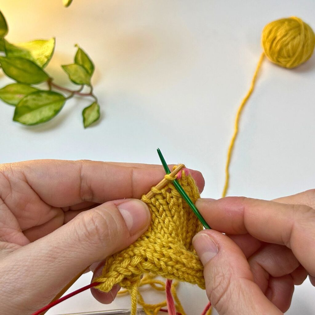 Segundo paso del kitchener stitch