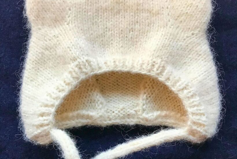 Gorro para bebé tejido a 2 agujas