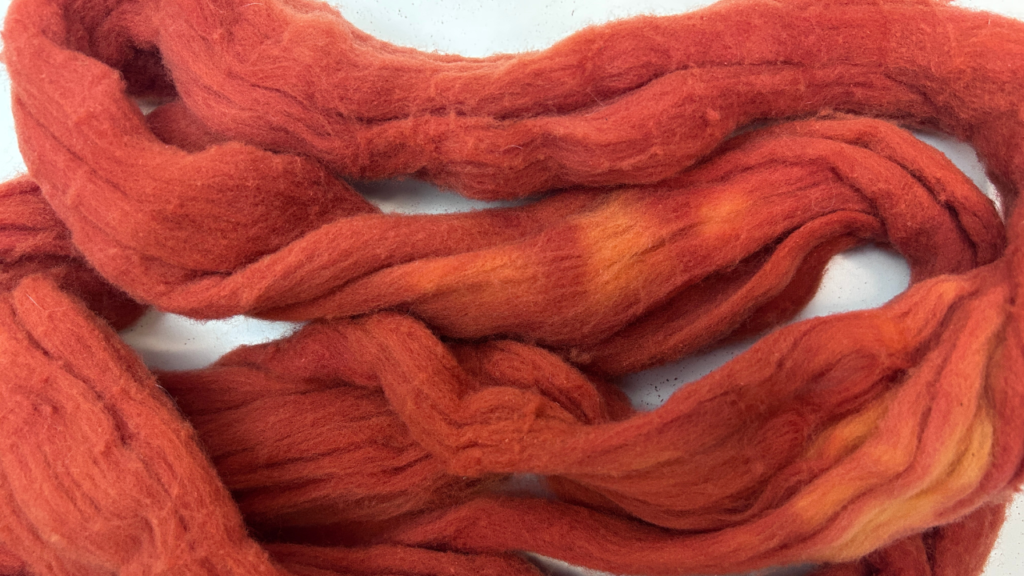 Fibra color caldera, teñida con raíz de rubia